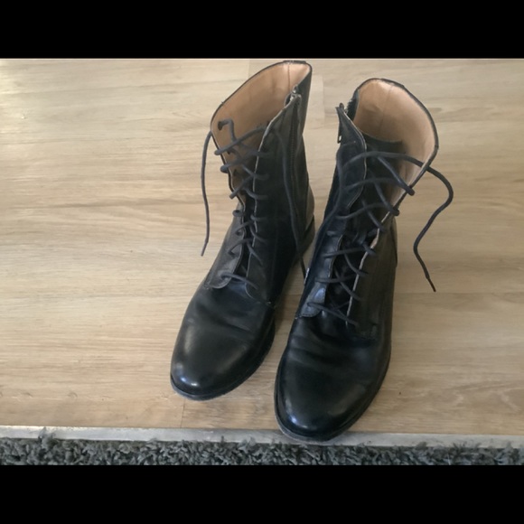 Frye Boots - Zipper - size 9b. - Picture 8 of 9
